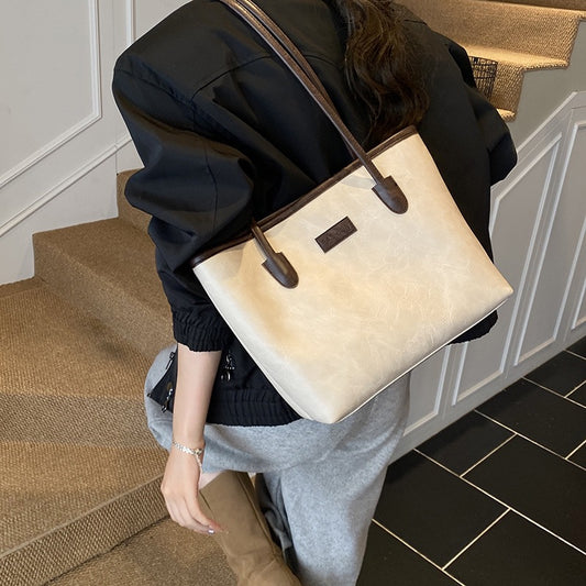 Fashion Retro Oil Wax Skin Commuting Large Capacity Shoulder Bag