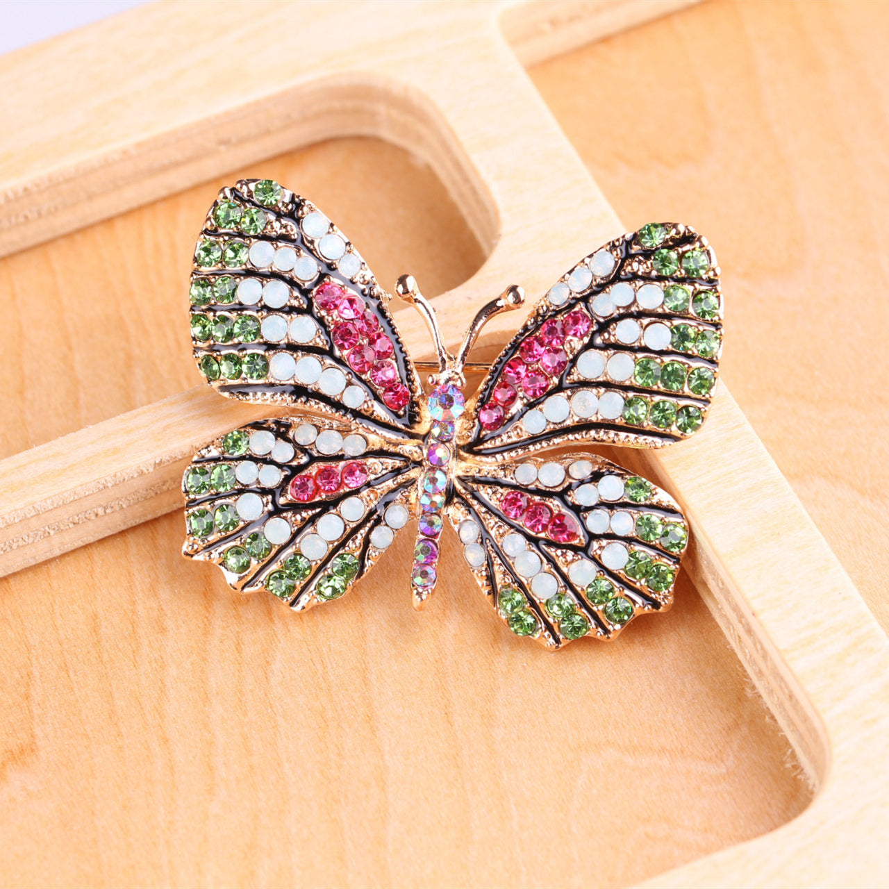 High Quality Fashionable Rhinestone Butterfly Brooch Pin Gold Colors Women Dress Wedding Bridal Brooch Pin